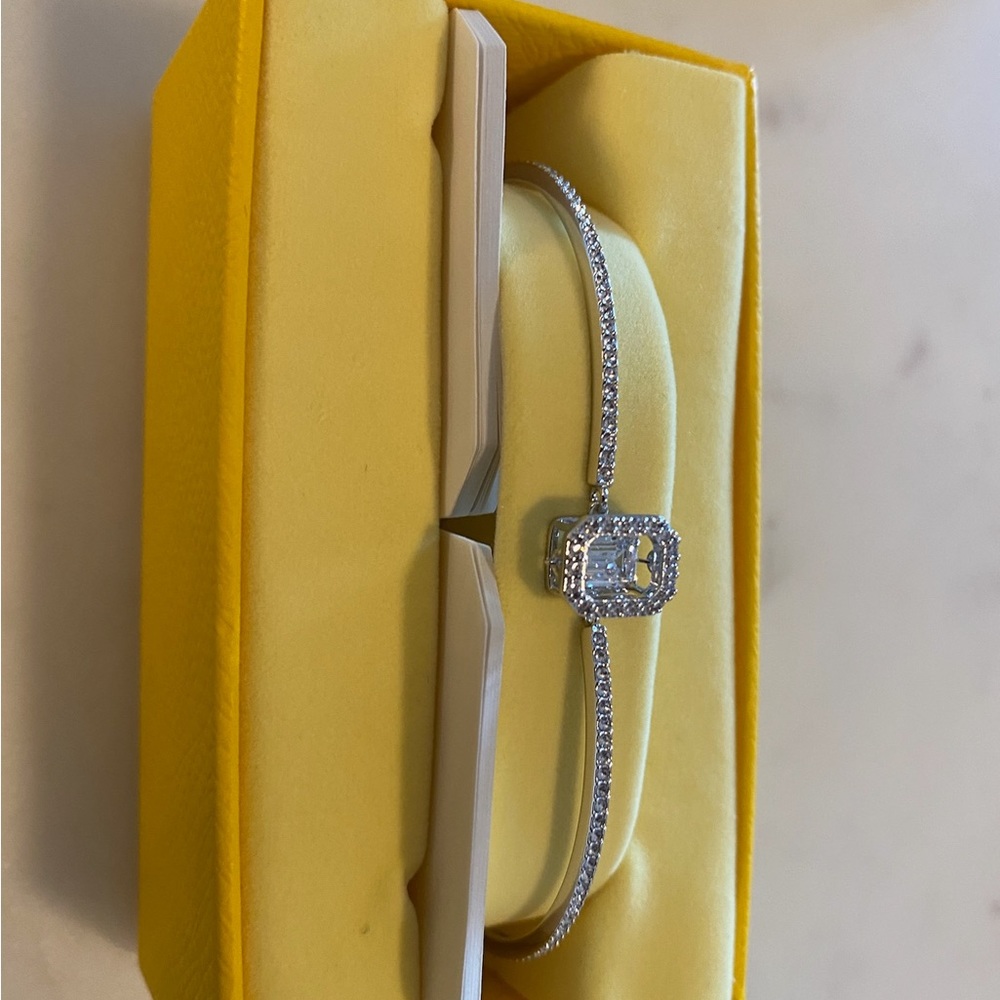 Millenia Bangle Octagon Cut, White - Picture 4 of 5